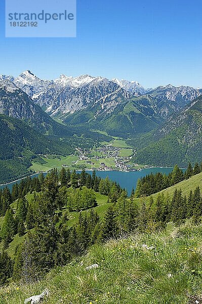 Blick auf den Achensee  Tirol  Österreich  Europa