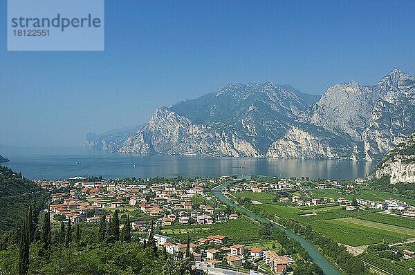 Blick auf Torbole am Gardasee  Trentino  Italien  Europa