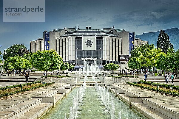 Springbrunnen  Nationaler Kulturpalast  Bulevard Bulgaria  Sofia  Bulgarien  Europa