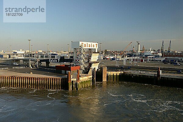 Fährhafen von Calais  Frankreich  Europa