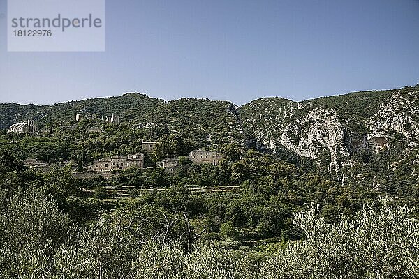 Montagne de Luberon  Oppede les Vieux  Vaucluse  Provence  Provence-Alpes-Cote d'Azur  Bergkette aus Kalksteinfelsen  Frankreich  Europa
