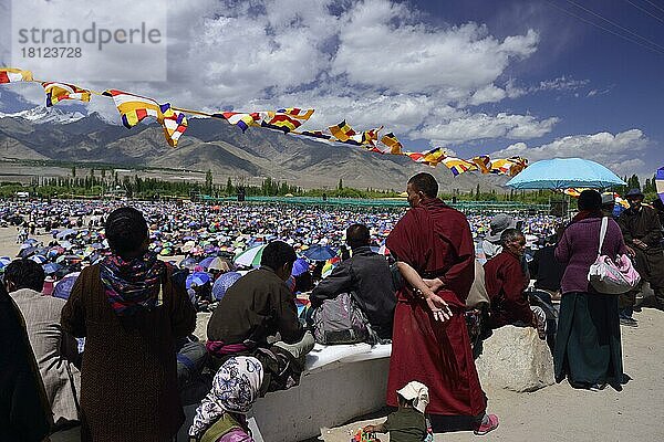 Pilger  Kalachakra-Initiationen durch den Dalai Lama  Choklamsar  Ladakh  Jammu und Kaschmir  Indien  Asien