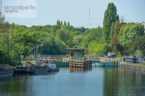 Schleuse Charlottenburg  Nonnendamm  Charlottenburg  Berlin  Deutschland  Europa