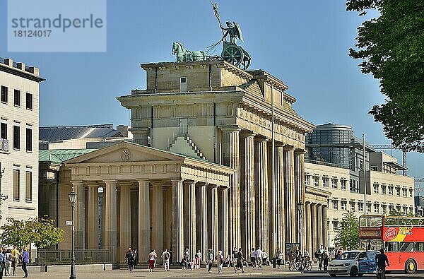 Brandenburger Tor  Rückseite  Platz des 18. März  Mitte  Berlin  Deutschland  Europa