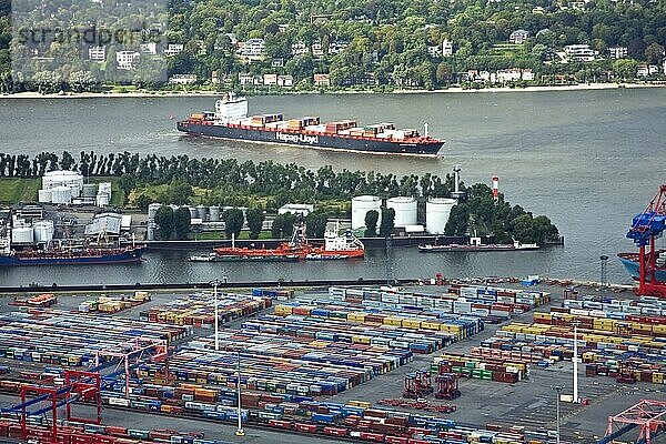 Container im Hafen  Hamburg  Deutschland  Europa