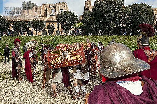 Trasitionsgruppe Römische Soldaten  Circus Maximus  Rom  Italien  Europa