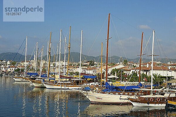 Altstadt und Yachthafen in Marmaris  türkische Ägäis  türkische Ägäis  Türkei  Asien
