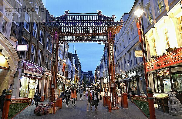 Gerrard St  Chinatown  Soho  London  England  Großbritannien  Europa