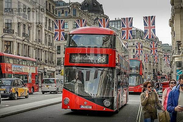 Busse  Regent St  London  England  Großbritannien  Europa
