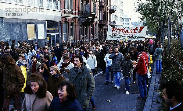 Frankfurt/M. Proteste gegen Startbahn West. 1981
