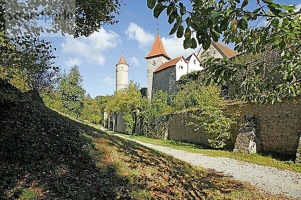 Neue Promenade  Grüner Turm  Dreikönigsturm  Stadtmauer  Dinkelsbühl  Mittelfranken  Bayern  Deutschland  Europa
