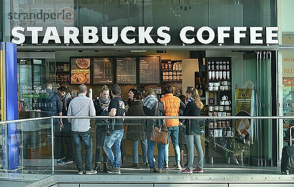 Starbucks Coffee  Hauptbahnhof  Mitte  Berlin  Deutschland  Europa