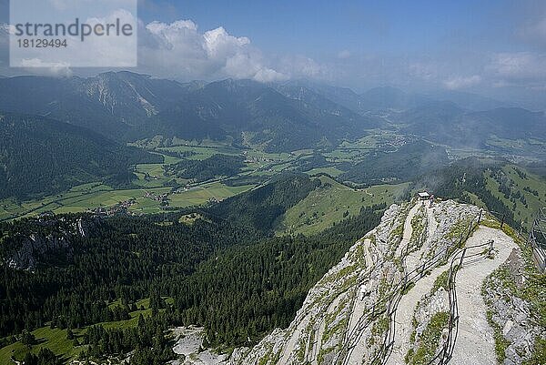 Wendelstein (1838 m)  Weg zum Gipfel  Wendelsteinmassiv  Juli  Mangfallgebirge  Bayerische Voralpen  Bayern  Deutschland  Europa