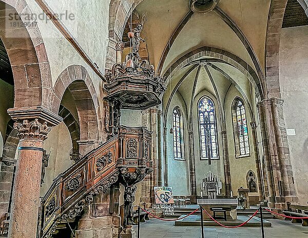 Innenraum  Pfarrkirche St. Johannes der Täufer und Cäcilia  Stiftskirche von Rasdorf  Landkreis Fulda  Hessen  Deutschland  Europa