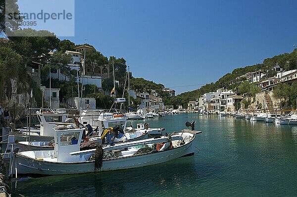 Boote in der schmalen Bucht von Cala Figuera  Mallorca  Balearen  Spanien  Europa