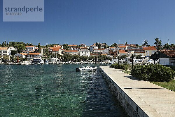 Yachthafen von Malinska  Insel Krk  Kroatien  Kvarner Bucht  Adria  Kroatien  Europa