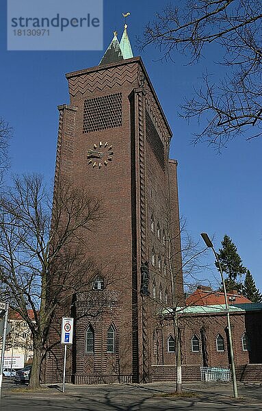 Kreuzkirche  Hohenzollerndamm  Schmargendorf  Wilmersdorf  Berlin  Deutschland  Europa