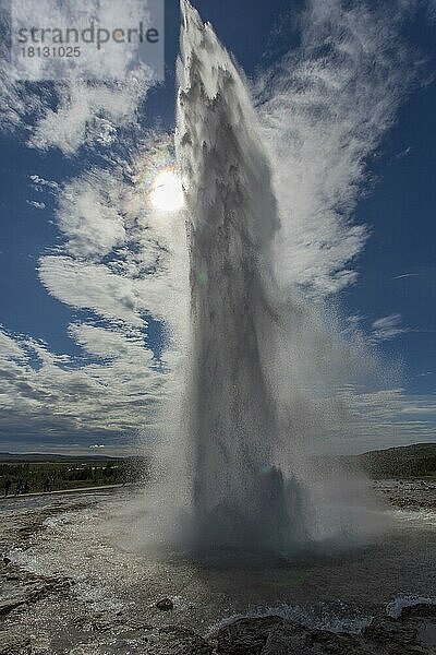 Strokkur  Geysirausbruch Island