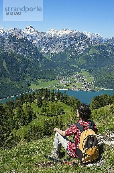 Blick vom Durrakreuz auf den Achensee  Tirol  Österreich  Europa