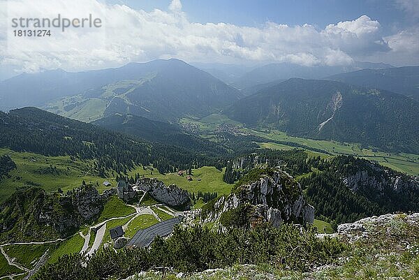 Wendelstein (1838 m)  Blick vom Gipfel  Wendelsteinmassiv  Juli  Mangfallgebirge  Bayerische Voralpen  Bayern  Deutschland  Europa
