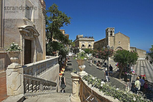 Blick auf Piazza IX. Aprile  Taromina  Sizilien  Italien  Europa