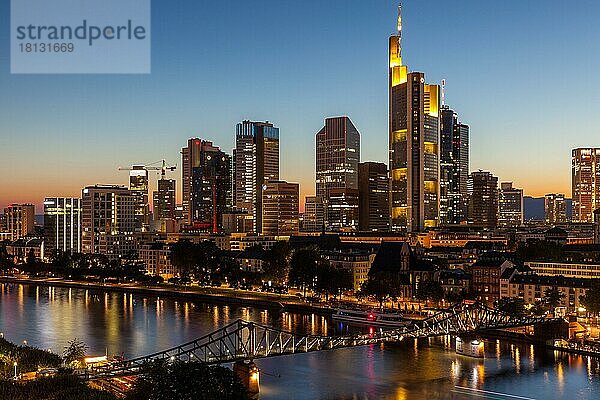 Skyline  Frankfurt  Hessen  Deutschland  Europa