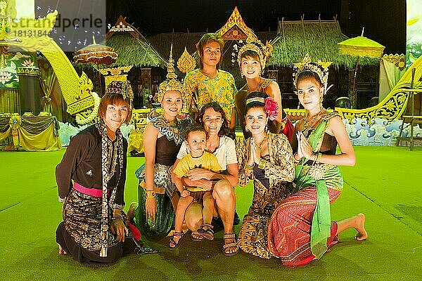 Tanz-Show in Phuket-Town  Insel Phuket  Thailand  Asien