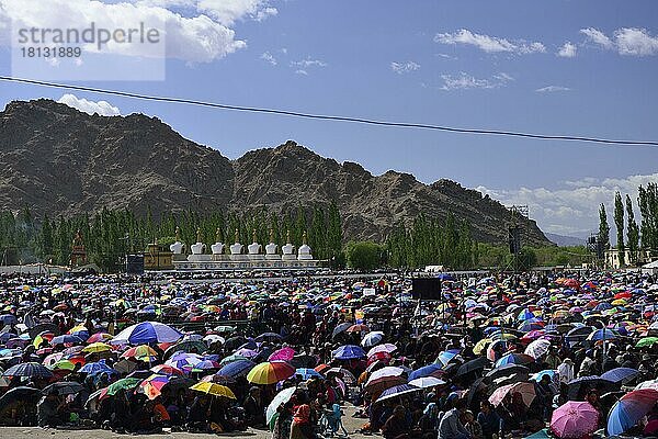 Pilger  Kalachakra-Initiationen durch den Dalai Lama  Choklamsar  Ladakh  Jammu und Kaschmir  Indien  Asien