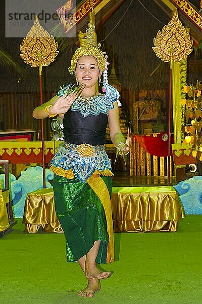 Tanz-Show in Phuket-Town  Insel Phuket  Thailand  Asien