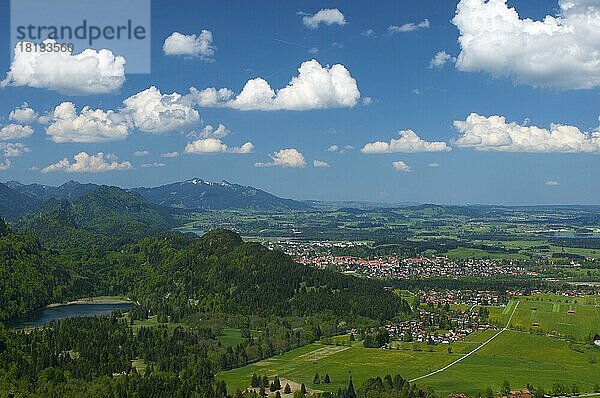 Blick vom Tegelberg auf Füssen und Schwansee  Allgäu  Bayern  Deutschland  Europa