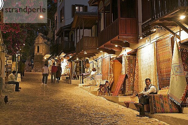 Sarkophag in der Altstadt von Kas  Riviera  Lykien  türkische Südküste  Türkei  Asien