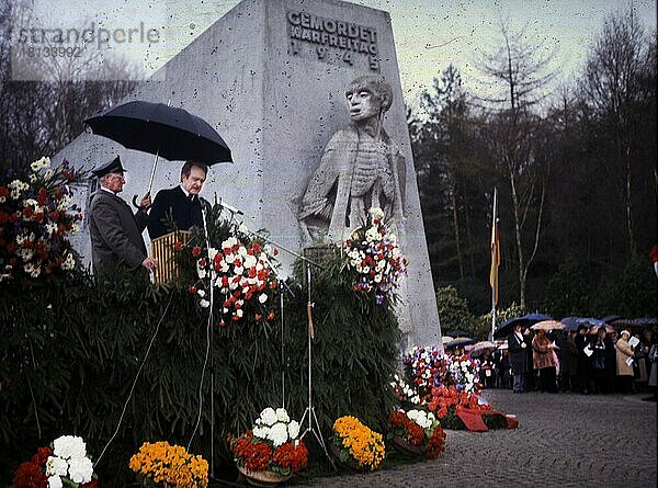 Dortmund-Bittermark  Karfreitag 1979 Johannes Rau spricht für die NS-Opfer