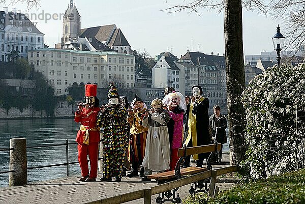 Fasnachts-Gruppe mit Flöten  Piccolos  Basel  Schweiz  Europa