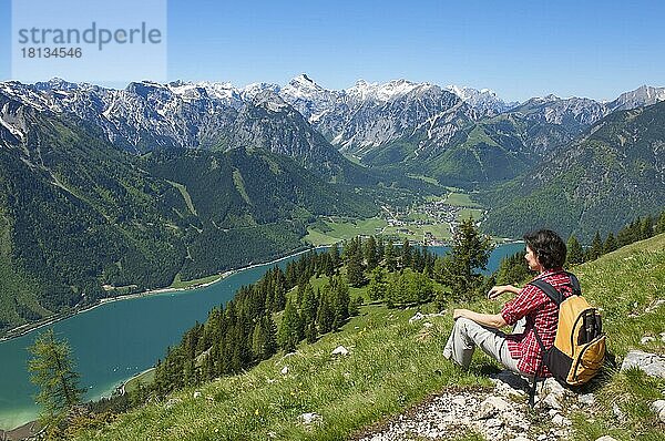 Blick vom Durrakreuz auf den Achensee  Tirol  Österreich  Europa