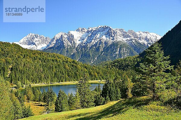 Bergsee  Karwendelgebirge  Ferchensee  Isartal  Oberbayern  Deutschland  Europa