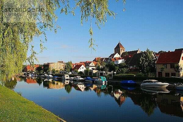 Kanal  Sommer  Seenplatte  Plau am See  Plau  Mecklenburg-Vorpommern  Deutschland  Europa