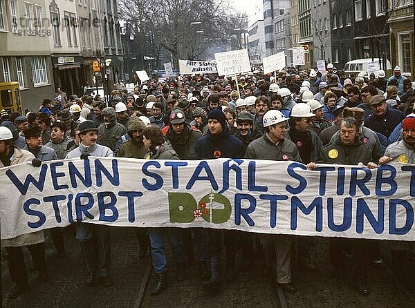Dortmund. IG Metall zur Erhaltung Stahl-Arbeitsplätze ca. 1986-8