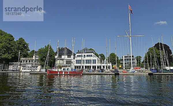 Bootsanleger  Schöne Aussicht  Außenalster  Hamburg  Deutschland  Europa