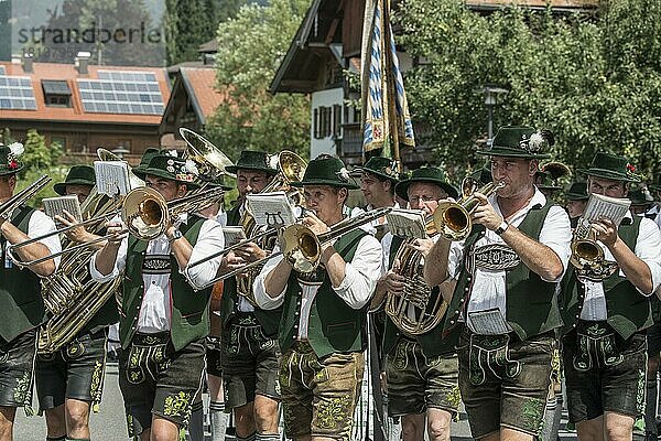 Oberlandler Gauverband Trachtenzug  Fischbachau  Bayern  Deutschland  Europa