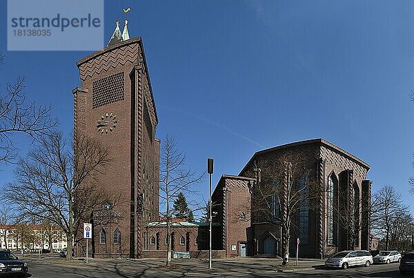 Kreuzkirche  Hohenzollerndamm  Schmargendorf  Wilmersdorf  Berlin  Deutschland  Europa