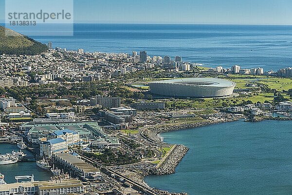 Luftaufnahme mit Hafen und Greenpoint Stadion  Kapstadt  Westkap  Republik Südafrika  Afrika