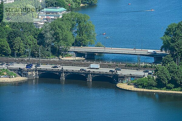 Binnenalster  Außenalster  Lombardsbrücke  Kennedybrücke  Hamburg  Deutschland  Europa