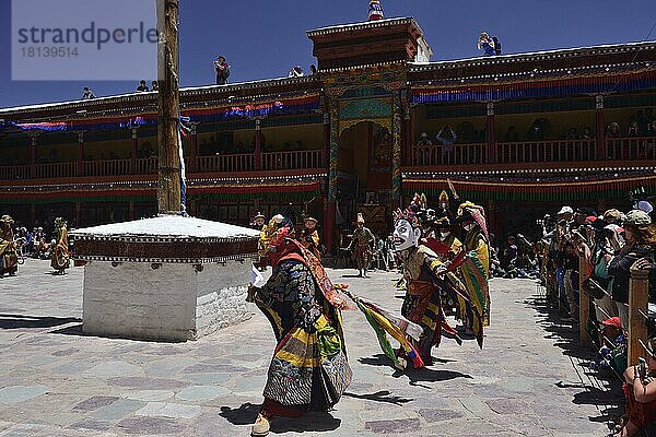 Maskentänzer  Hemis Festival  Kloster Hemis  Ladakh  Jammu und Kaschmir  Indien  Asien