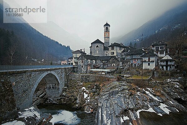 Valle Verzasca  bei Lavertezzo  Tessin  Ticino  Schweiz  Europa