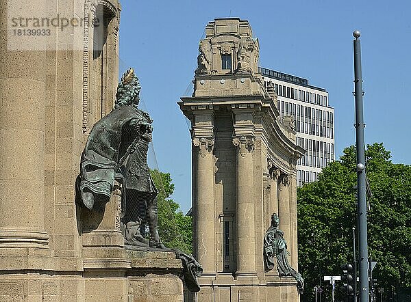 Charlottenburger Tor  Straße des 17. Juni  Charlottenburg  Berlin  Deutschland  Europa