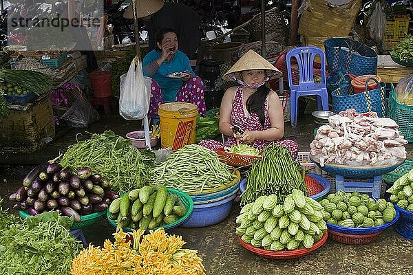 Markt  Gemüsestand  Gemüseverkauf  Gemüseverkäuferinnen  Verkäuferinnen  Phu Quoc  Marktfrau  Marktfrauen  Vietnam  Asien