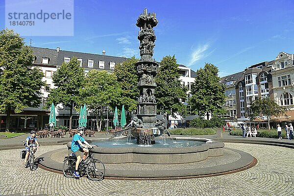 Brunnen  Historiensäule  Koblenz  Rheinland-Pfalz  Deutschland  Europa