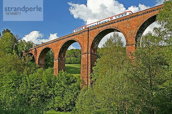 Himbächel-Viadukt  Erbach-Hetzbach  bei Michelstadt  Odenwald  Hessen  Odenwaldbahn  erbaut 1880  Deutschland  Europa