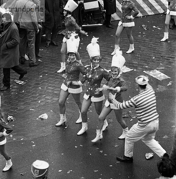 Der Karnevalsumzug in Jahre 1966 in Koeln  Deutschland  Europa