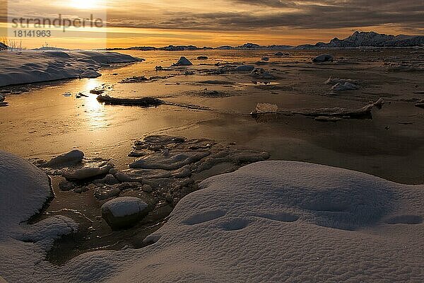 Eisige Küste  Valberg  Lofoten  Nordland  Norwegen  Europa